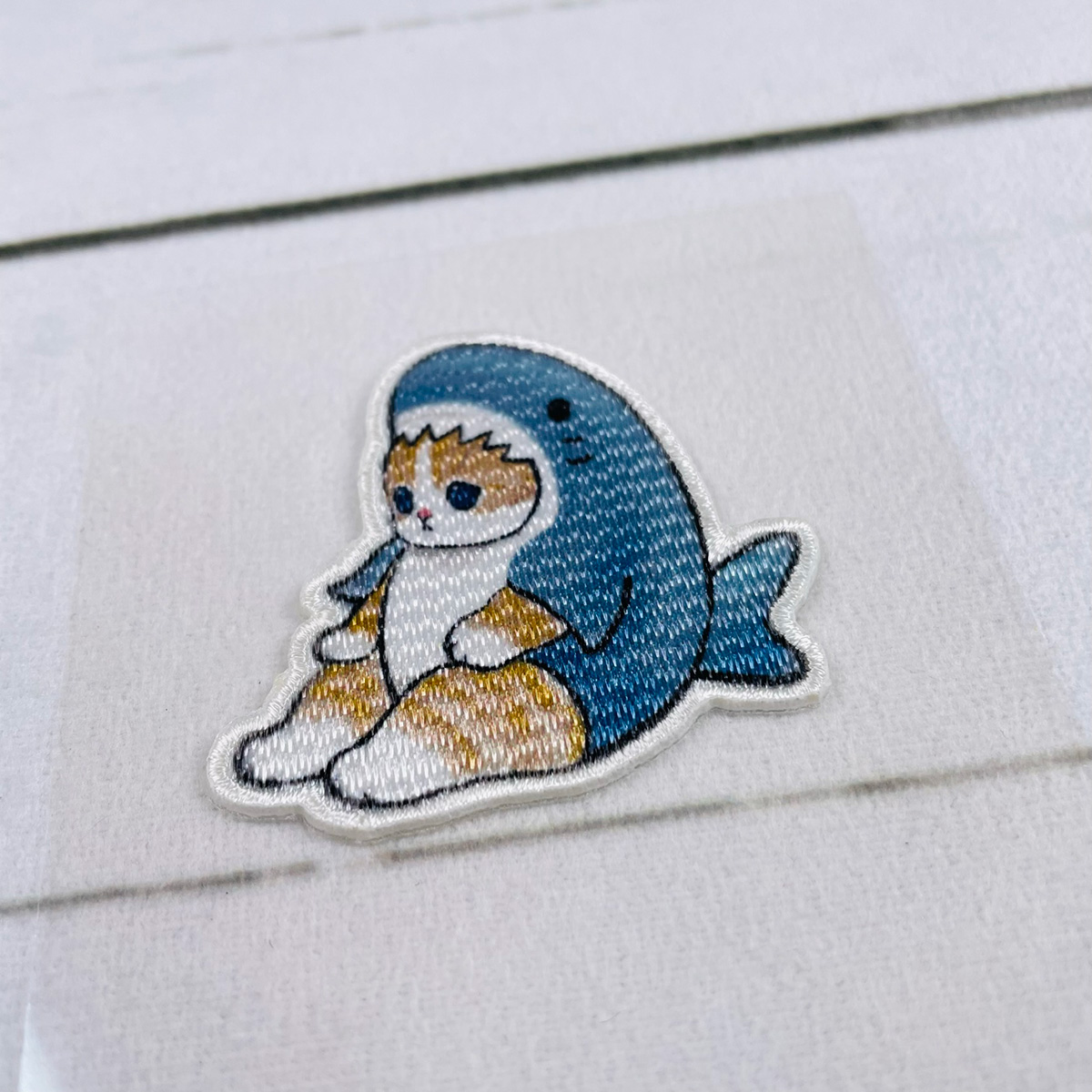 モフサンド 刺繍ワッペンシール サメにゃん UTN155 - 動物雑貨の通信 